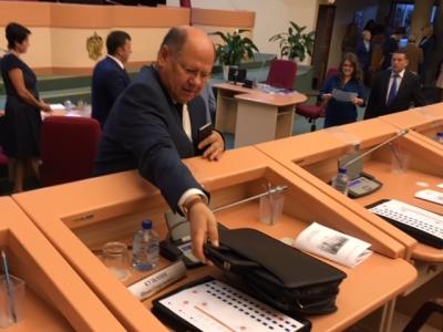 Первое заседание областной думы нового созыва началось с технического сбоя