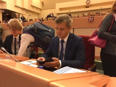 Первое заседание областной думы нового созыва началось с технического сбоя