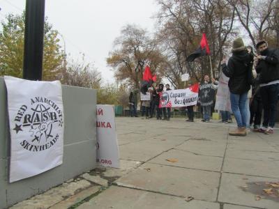 Во время митинга антифашистов националисты отправились в пивную (ФОТО)
