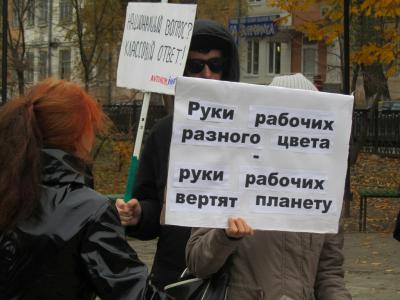 Во время митинга антифашистов националисты отправились в пивную (ФОТО)