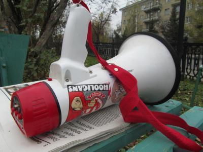 Во время митинга антифашистов националисты отправились в пивную (ФОТО)