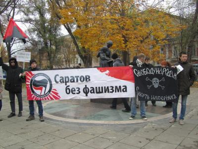 Во время митинга антифашистов националисты отправились в пивную (ФОТО)