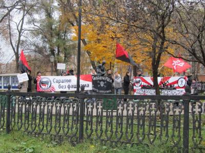 Во время митинга антифашистов националисты отправились в пивную (ФОТО)