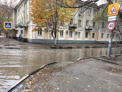Житель Саратова пожаловался на регулярное затопление угла Большой Казачьей и Пугачева