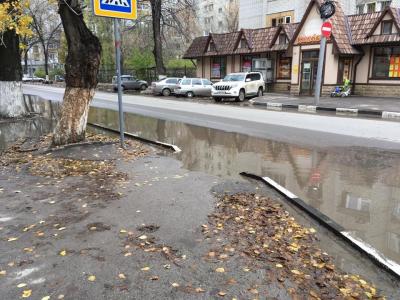Житель Саратова пожаловался на регулярное затопление угла Большой Казачьей и Пугачева