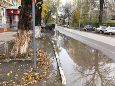 Житель Саратова пожаловался на регулярное затопление угла Большой Казачьей и Пугачева