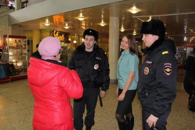 Приставы и полицейские нашли на железнодорожном вокзале 12 должников