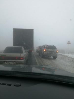 Трасса Саратов - Волгоград стоит в пробке из-за ДТП Трасса Саратов - Волгоград стоит в пробке из-за ДТП