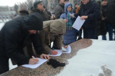 В Саратове проходит собрание за выдвижение Алексея Навального в президенты