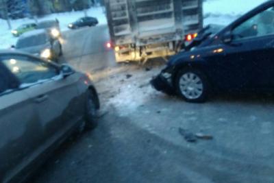 В Ленинском районе стоит движение из-за аварии под Трофимовским мостом