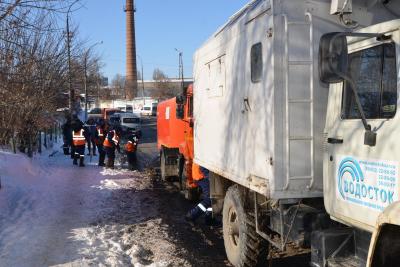 Коммунальщики и спасатели тренировались расчищать ливневку в Глебучевом овраге