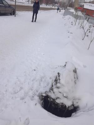 Житель Ленинского района обнаружил на одной улице четыре открытых люка