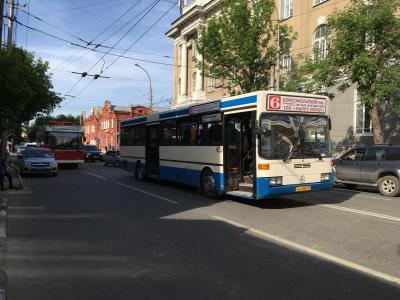 Из-за ДТП на Чапаева пассажиров автобуса пришлось эвакуировать через окна