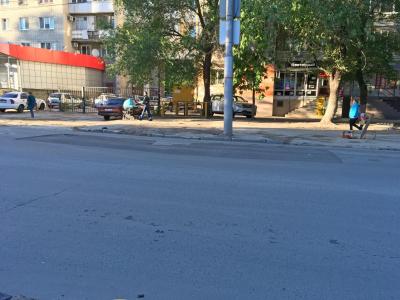 На Рабочей яма провалилась спустя пару часов после того, как ее заасфальтировали
