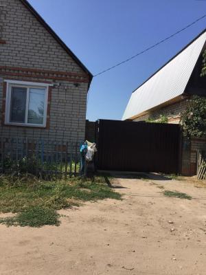 Жители Энгельсского района начали делать из мешков с мусором гирлянды