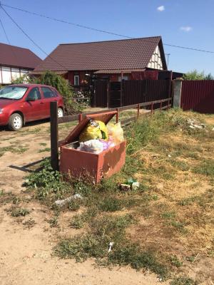 Жители Энгельсского района начали делать из мешков с мусором гирлянды