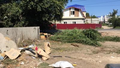 Жители Энгельсского района начали делать из мешков с мусором гирлянды