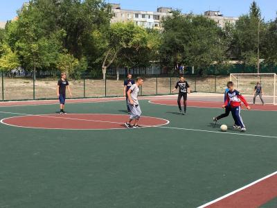 В саратовской школе Вячеслава Володина встречают плакатом с ошибкой