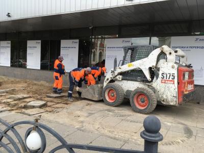Горожане не понимают, зачем саратовские тротуары избавляют от крепкой советской плитки