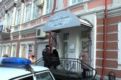 В саратовском косметическом центре по завышенным ценам продавали поддельные кремы (ФОТО) В саратовском косметическом центре по завышенным ценам продавали поддельные кремы (ФОТО)