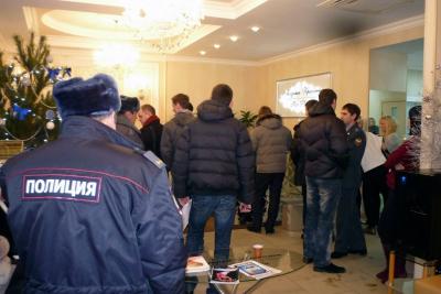 В саратовском косметическом центре по завышенным ценам продавали поддельные кремы (ФОТО) В саратовском косметическом центре по завышенным ценам продавали поддельные кремы (ФОТО)