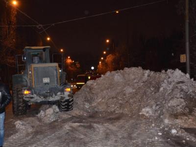Глава Саратова отметил нехватку снегоуборочной техники