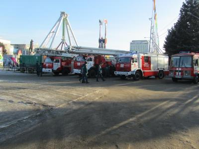 Очевидцы: мужчина заминировал себя на Театральной площади (ФОТО)