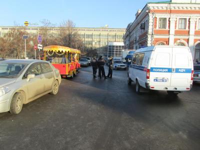 Очевидцы: мужчина заминировал себя на Театральной площади (ФОТО)