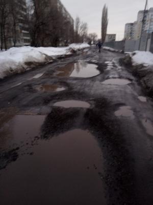 Новая дорога в Комсомольском поселке не выдержала и года