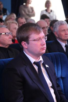 Денис Фадеев: «Творчество акул пера помогает власти увидеть себя со стороны» (ФОТО)