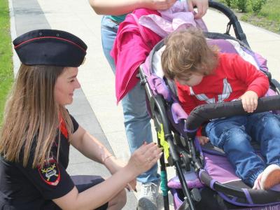 Сотрудники ГИБДД сделали жителей Солнечного заметнее
