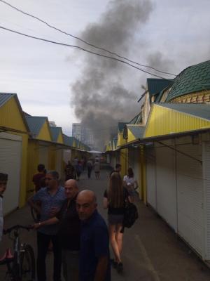 Жители: в центре Энгельса подожгли ярмарку 