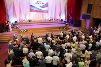 В облправительстве наградили лучшие строительные организации