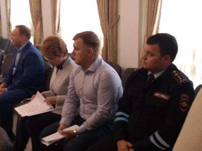 Саратовский депутат предложил организовать парковку рядом со школами Саратовский депутат предложил организовать парковку рядом со школами