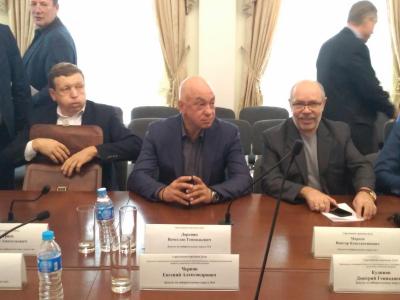 Замглавы минстроя назвал причину высокой стоимости платной стоянки в Замглавы минстроя назвал причину высокой стоимости платной стоянки в