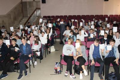 Саратовским лицеистам напомнили правила безопасного поведения на железной дороге