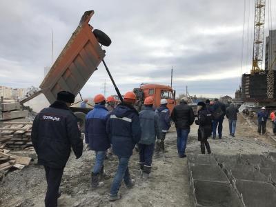 Прокуратура искала на стройплощадках работников с Прокуратура искала на стройплощадках работников с
