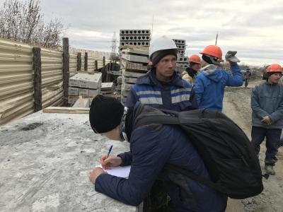 Прокуратура искала на стройплощадках работников с Прокуратура искала на стройплощадках работников с