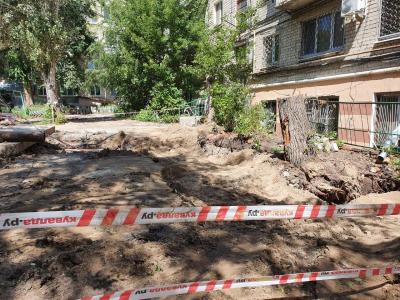 Жители домов обратились к Артему Чеботареву из-за нежелания администрации Саратова благоустроить дворы