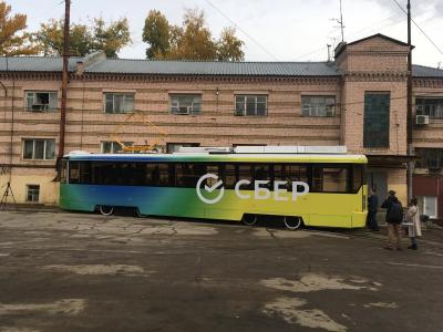 Валерию Радаеву показали единственный в Саратове трамвай с кондиционером