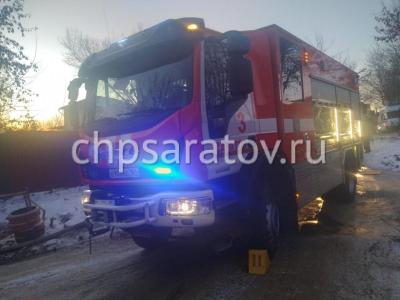 В Мясницком овраге горит дом