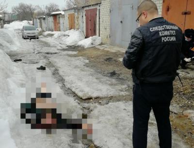 В гаражах замерз мужчина В гаражах замерз мужчина