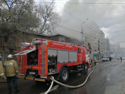 На Чапаева загорелся двухэтажный дом