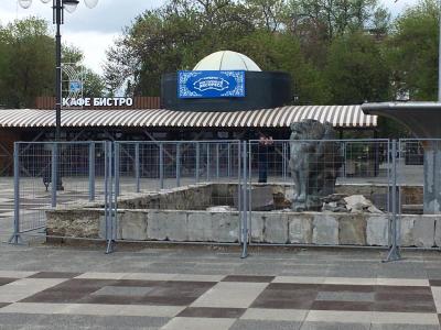 В Саратове частично демонтировали фонтан 