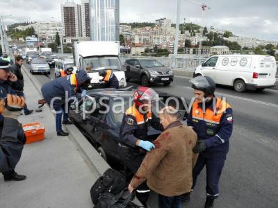 На мосту Саратов-Энгельс столкнулись пять автомобилей