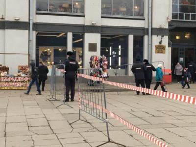 В центр Саратова съезжаются усиленные наряды полиции