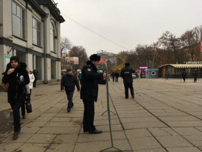 В центр Саратова съезжаются усиленные наряды полиции