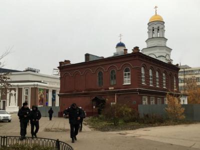 В центр Саратова съезжаются усиленные наряды полиции